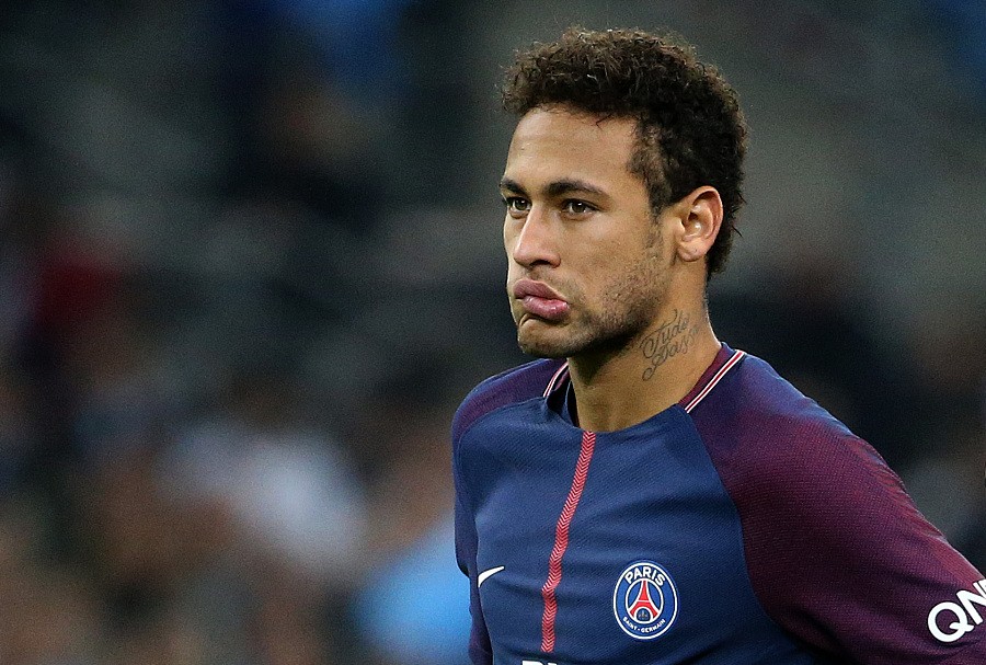 伤病潮席卷曼联！五大主力缺阵困扰阿莫林（曼联陷入伤病风暴，五大主力缺阵令阿莫林犯难）