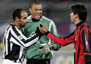 拜仁官方：穆西亚拉今天完成了部分单独训练