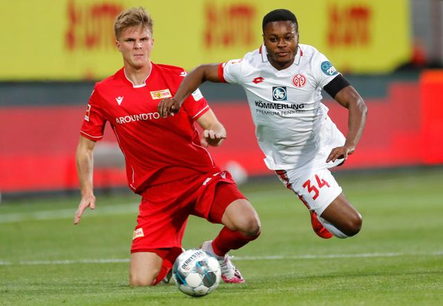 C罗打趣：詹姆斯是个好人，但我头发比他多！