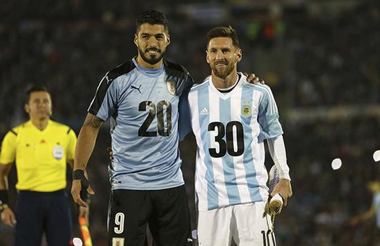 小孔塞桑被换下情绪激动不是因为斯帕莱蒂，是因摄影师险些绊倒他