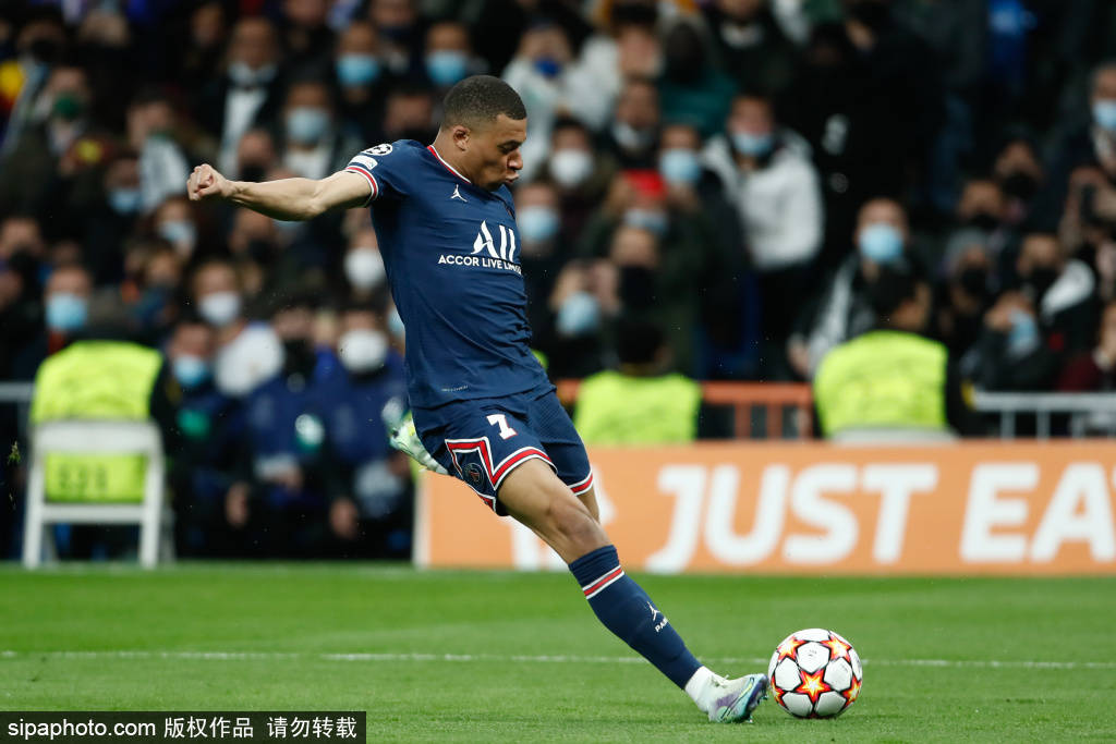 非洲杯战报：姆伯莫献助攻，埃永闪击制胜，喀麦隆1-0加蓬（非洲杯快讯：姆伯莫送妙传，埃永闪击建功，喀麦隆1-0小胜加蓬）