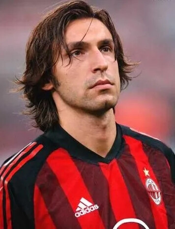 足球国足专机启程，目标三连胜（国足专机起航，冲击三连胜）