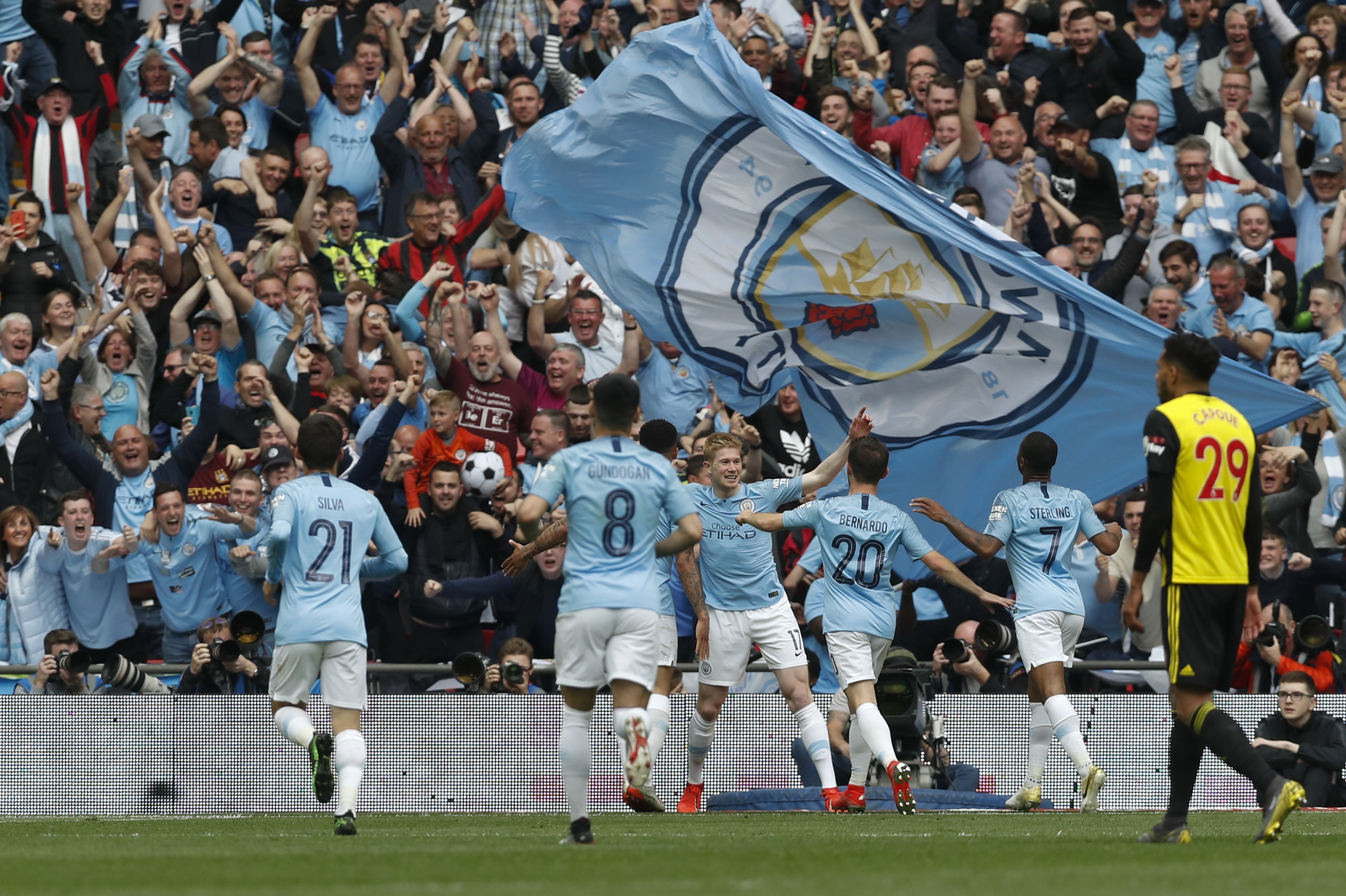 青少年足球成长关键（青少年足球发展的关键要素）