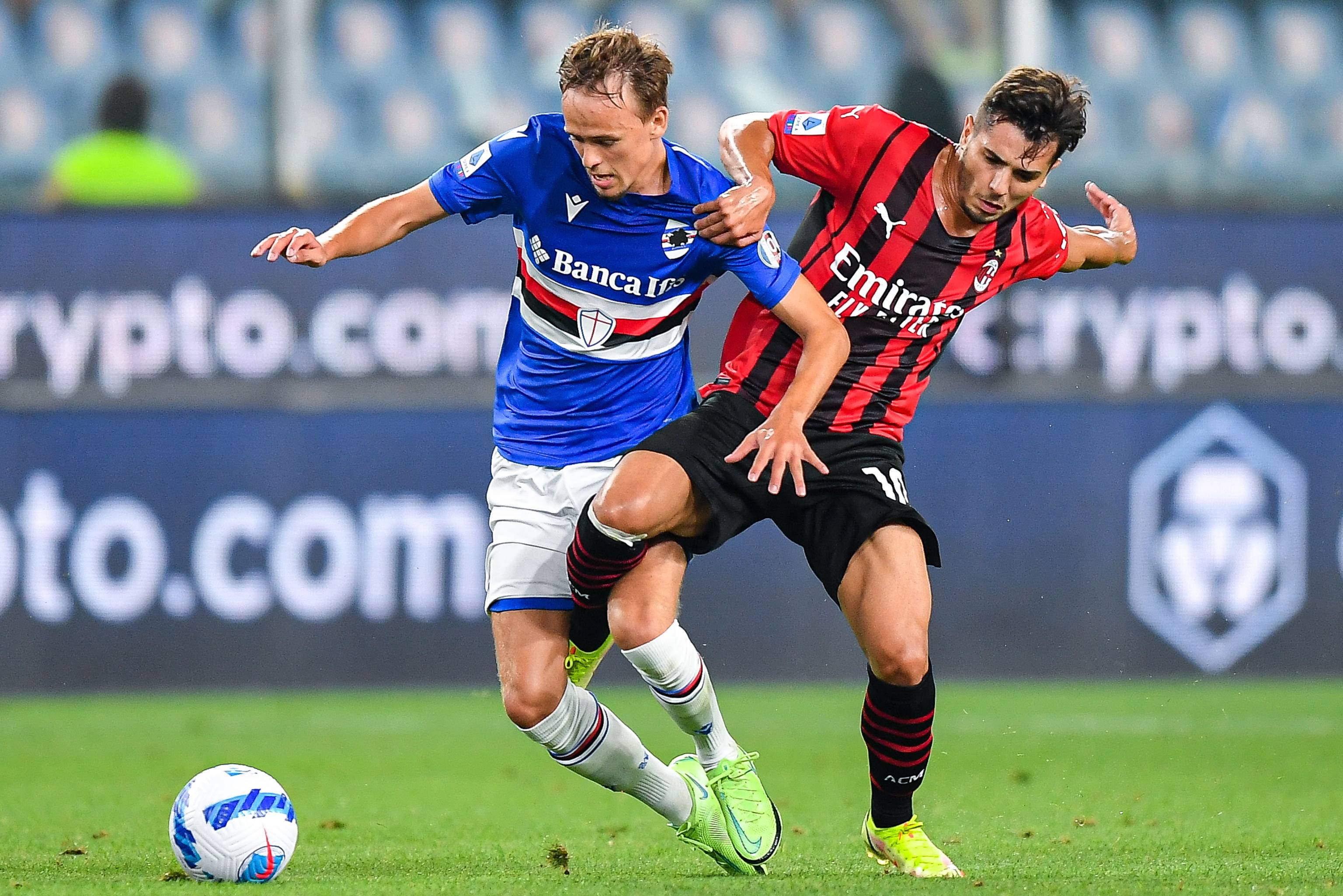 宋凯出席中国体育美术作品展览，与奥运冠军金牌合影