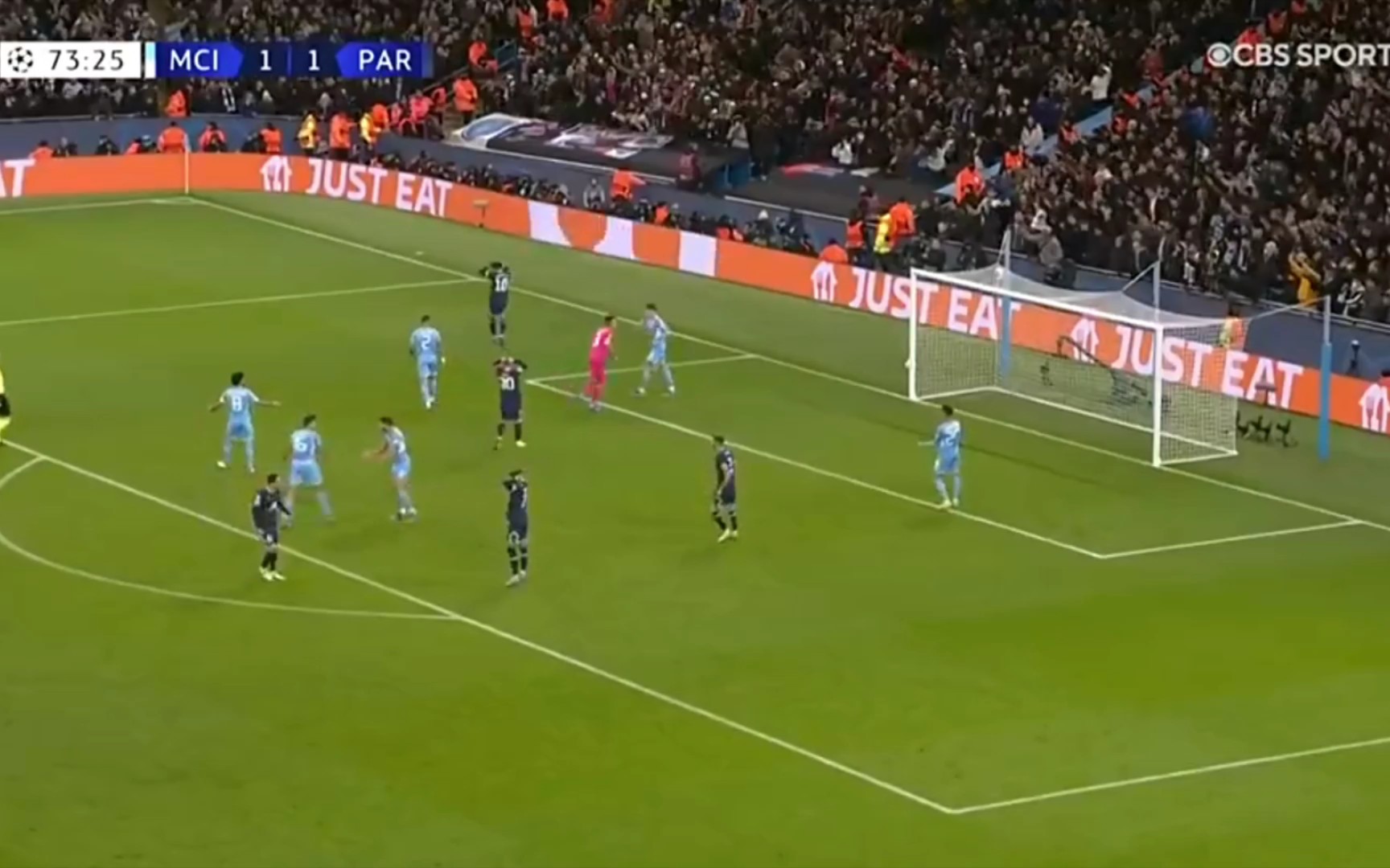 里尔年轻中场布阿迪被多家豪门关注，转会呼声高，期待其未来成为新星。