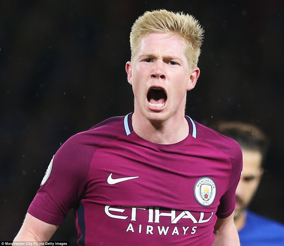 足球中超队长带伤上阵，拼劲获赞（中超队长带伤出战，拼搏精神获好评）