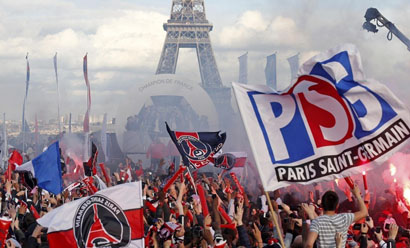 近期1平3负！费耶诺德暂列荷甲第二，距榜首埃因霍温11分（近4场1平3负，费耶诺德暂居荷甲第2，距领头羊埃因霍温11分）